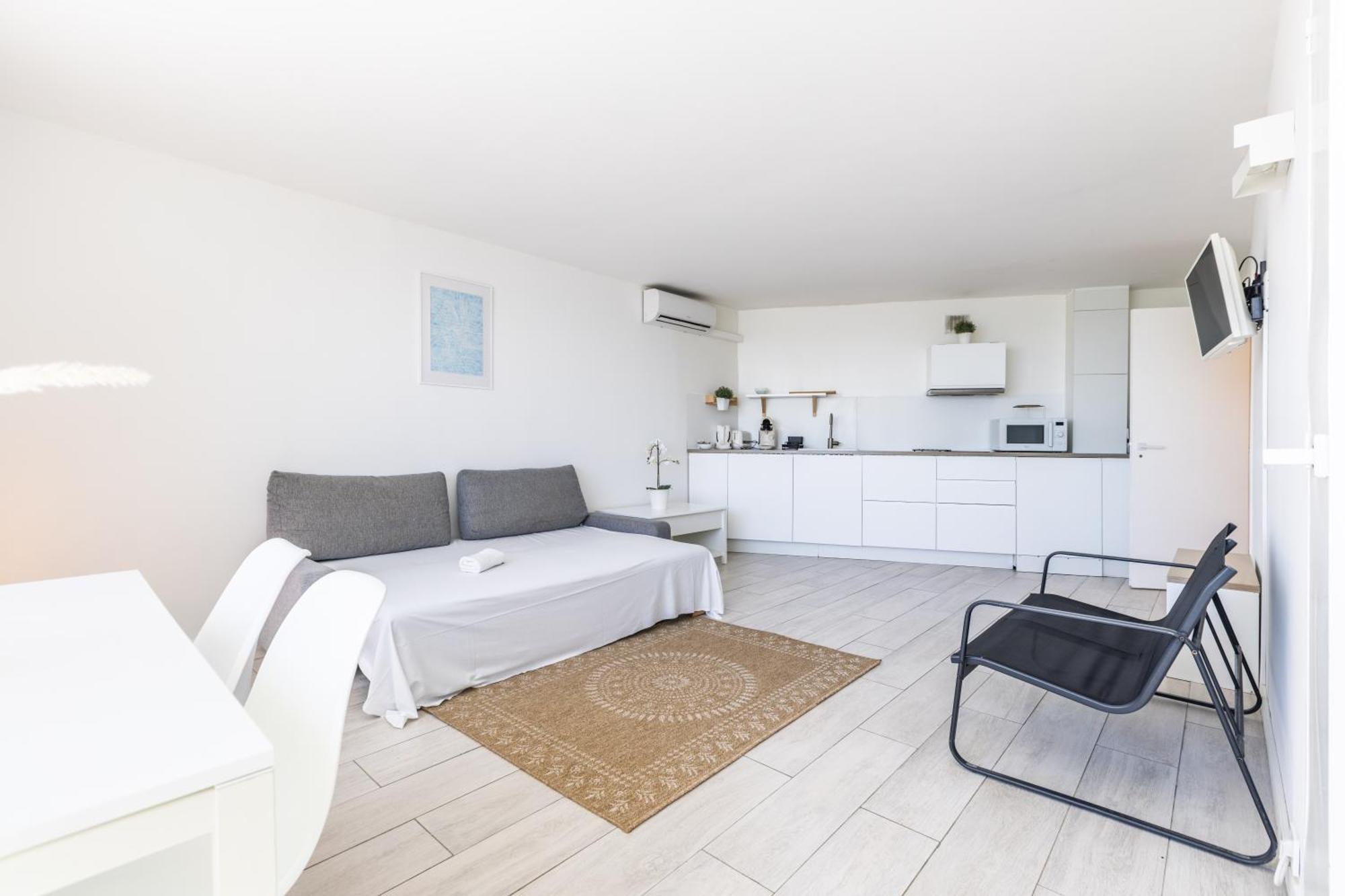 Beau 2p Bord De Mer, Marina Baie Des Anges Apartamento *